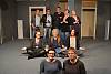 Schauspielerteam mit Regie und Souffleuse